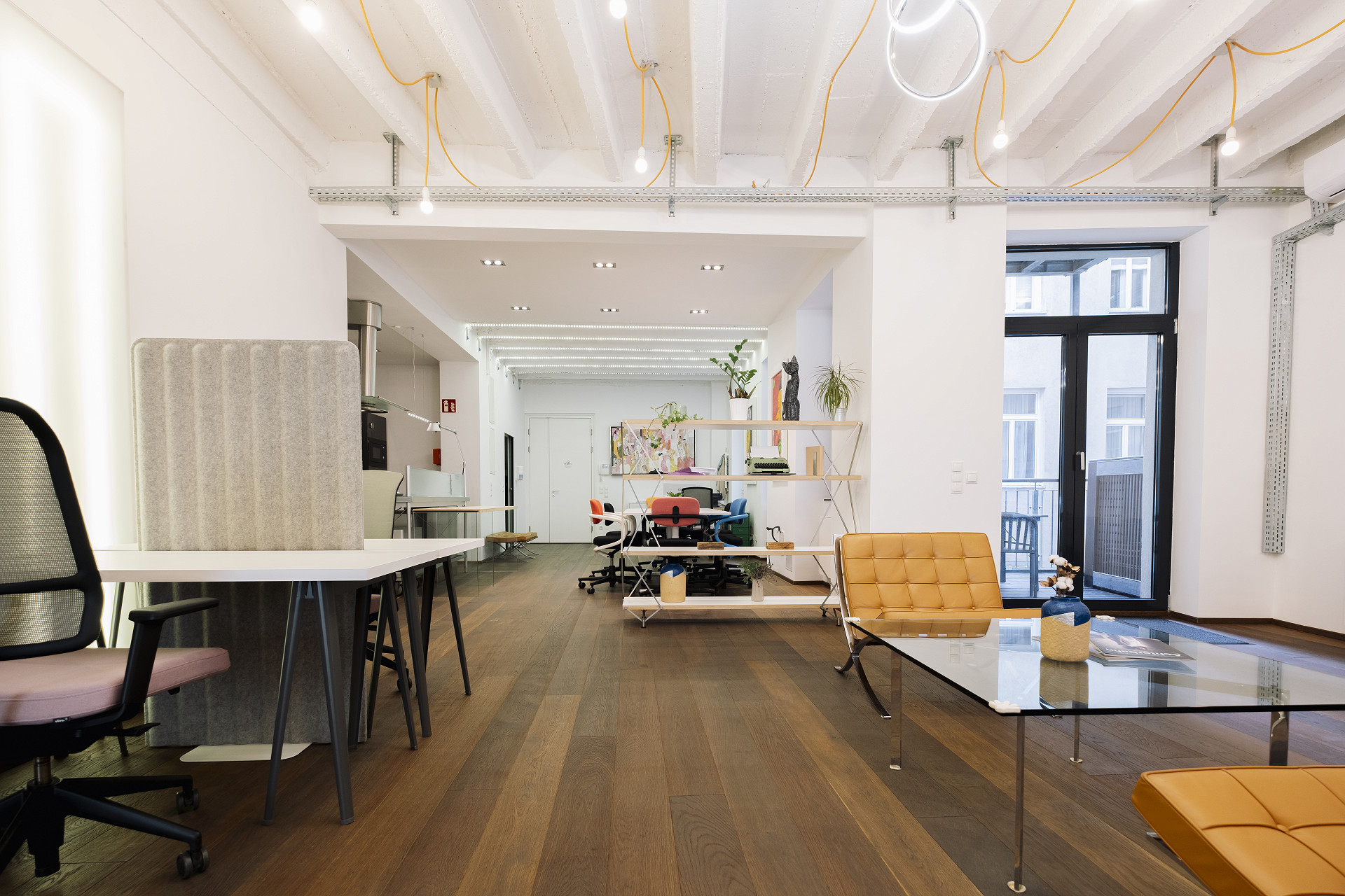 Offices in Vienna – Are you looking for a modern, small but fine design office in Vienna? Rent your own office space at LOFFICE in the 7th district of Vienna!